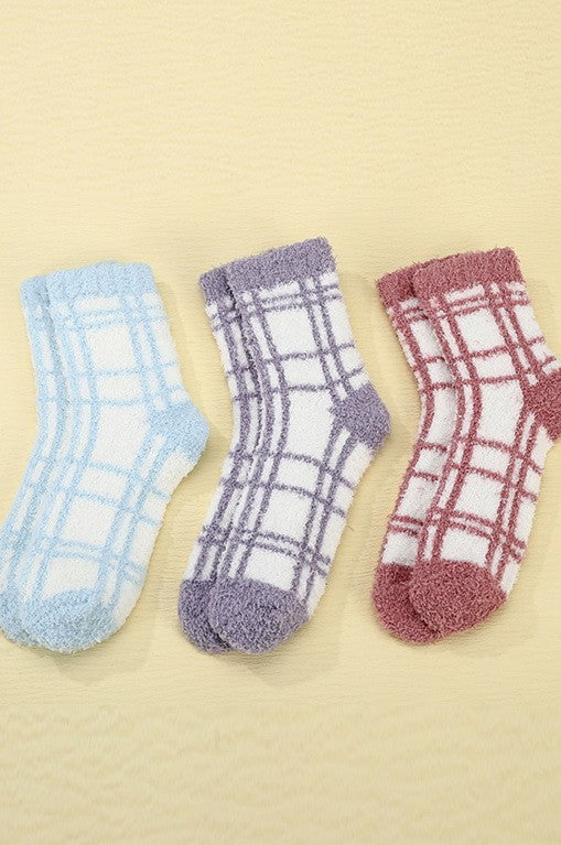 THREE COLORS : Plaid Fuzzy Socks